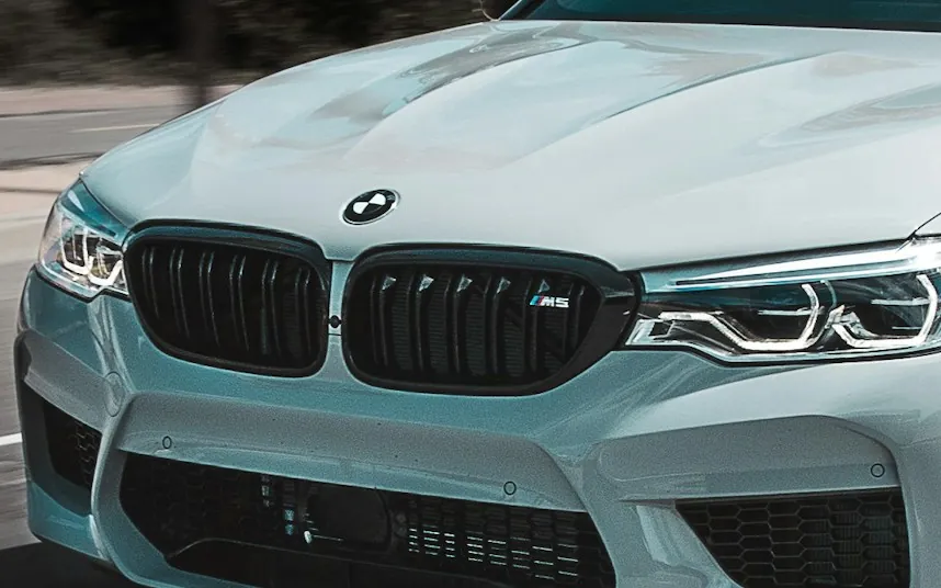 2022 BMW M5 — photo 2