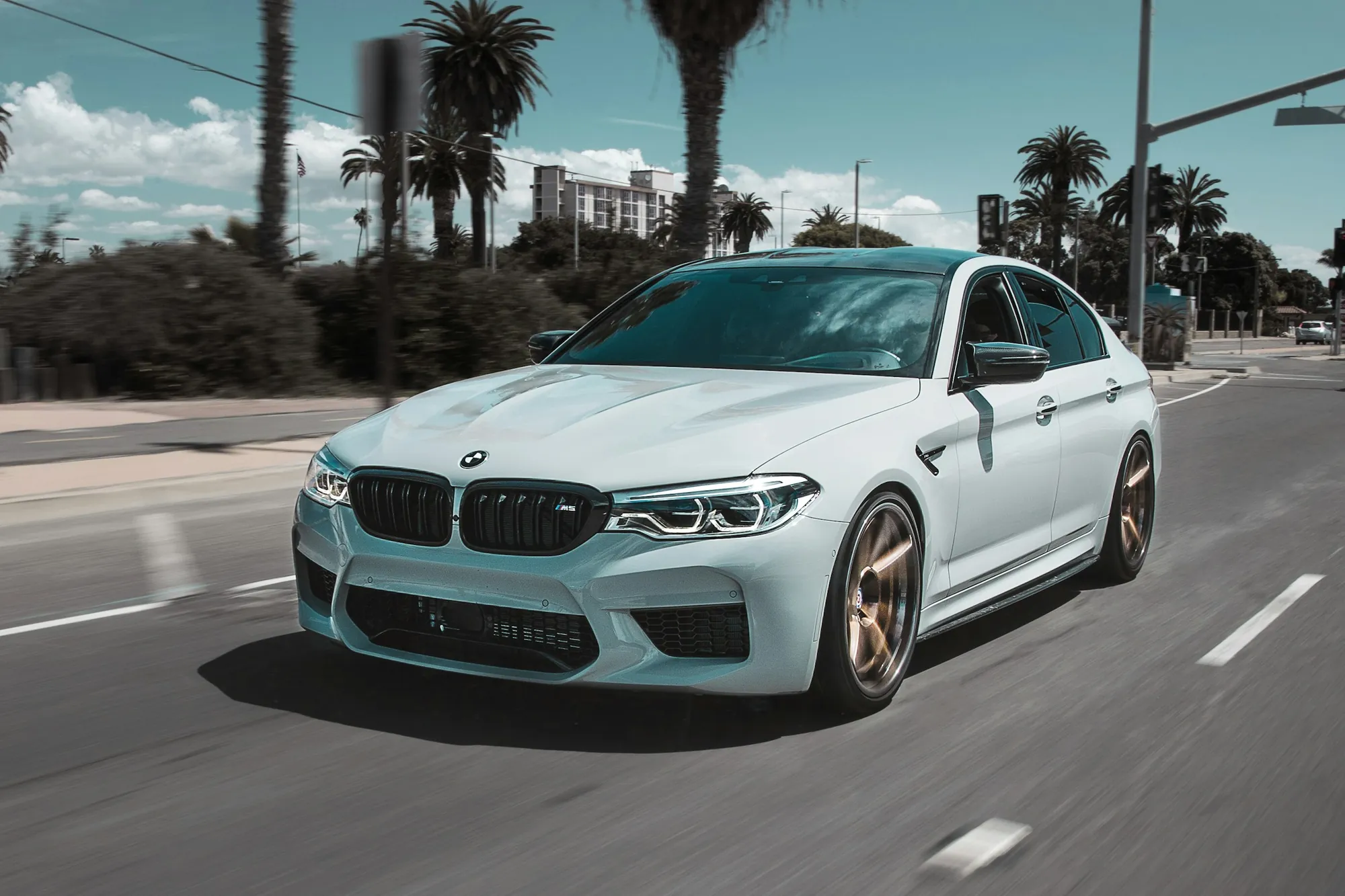 2022 BMW M5 — photo 1